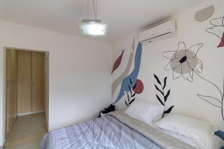 Casa de condomínio à venda com 140m², 3 quartos e 4 vagas Casa de condomínio à venda com 140m², 3 quartos e 4 vagasSuíte