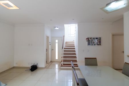 Casa de condomínio à venda com 140m², 3 quartos e 4 vagas Casa de condomínio à venda com 140m², 3 quartos e 4 vagasSalas