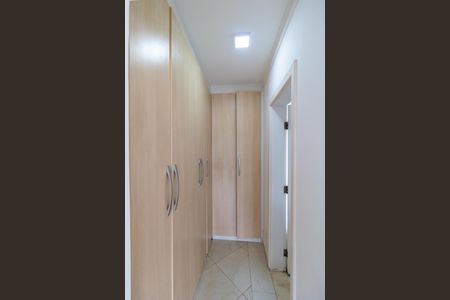 Casa de condomínio à venda com 140m², 3 quartos e 4 vagas Casa de condomínio à venda com 140m², 3 quartos e 4 vagasCloset da Suíte