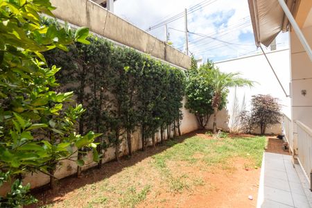 Casa de condomínio à venda com 140m², 3 quartos e 4 vagas Casa de condomínio à venda com 140m², 3 quartos e 4 vagasQuintal