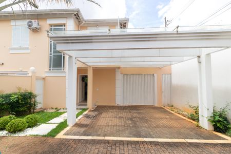Casa de condomínio à venda com 140m², 3 quartos e 4 vagas Casa de condomínio à venda com 140m², 3 quartos e 4 vagasFachada da casa