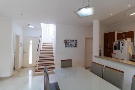 Casa de condomínio à venda com 140m², 3 quartos e 4 vagas Casa de condomínio à venda com 140m², 3 quartos e 4 vagasSalas