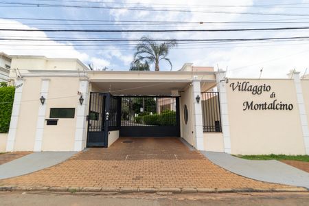 Casa de condomínio à venda com 140m², 3 quartos e 4 vagas Casa de condomínio à venda com 140m², 3 quartos e 4 vagasFachada do condomínio