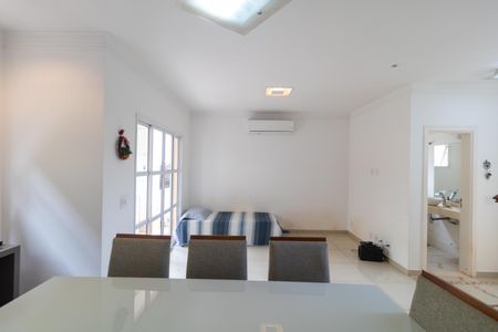 Casa de condomínio à venda com 140m², 3 quartos e 4 vagas Casa de condomínio à venda com 140m², 3 quartos e 4 vagasSalas