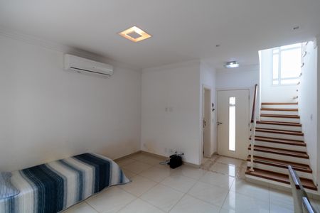 Casa de condomínio à venda com 140m², 3 quartos e 4 vagas Casa de condomínio à venda com 140m², 3 quartos e 4 vagasSalas