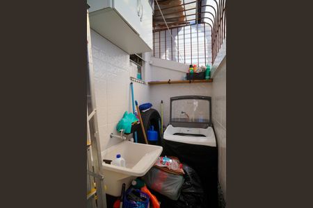 Casa de condomínio à venda com 80m², 3 quartos e 1 vagaÁrea de Serviço