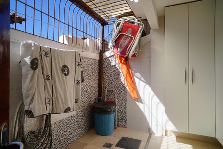 Casa de condomínio à venda com 80m², 3 quartos e 1 vagaÁrea de Serviço