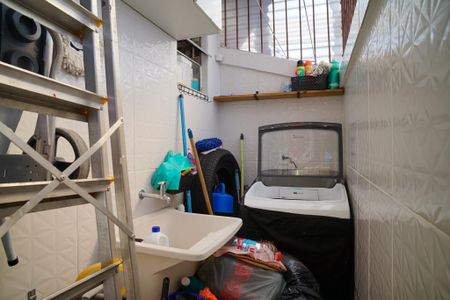 Casa de condomínio à venda com 80m², 3 quartos e 1 vagaÁrea de Serviço