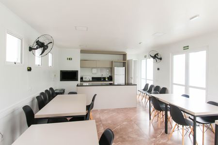 Apartamento para alugar com 55m², 2 quartos e 1 vaga Apartamento para alugar com 55m², 2 quartos e 1 vagaÁrea comum - Salão de festas