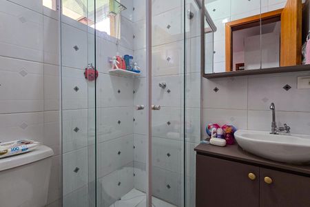 Banheiro Suíte 1 de casa de condomínio para alugar com 2 quartos, 65m² em Jardim Itapema, São Paulo