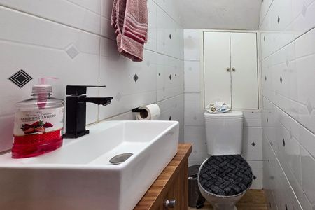 Lavabo de casa de condomínio para alugar com 2 quartos, 65m² em Jardim Itapema, São Paulo