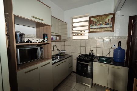 Cozinha de apartamento à venda com 2 quartos, 44m² em Passo d’Areia, Porto Alegre