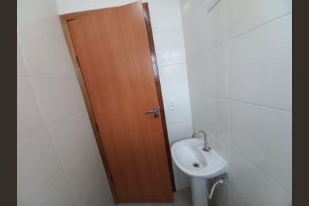 Casa de condomínio para alugar com 60m², 2 quartos e 1 vaga Banheiro
