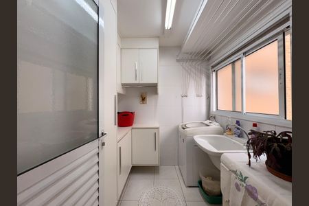 Apartamento à venda com 135m², 3 quartos e 3 vagasLavanderia