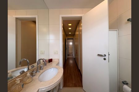 Apartamento à venda com 135m², 3 quartos e 3 vagasBanheiro da Suíte 3