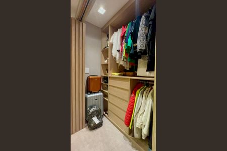 Apartamento à venda com 104m², 2 quartos e 2 vagas Apartamento à venda com 104m², 2 quartos e 2 vagasCloset