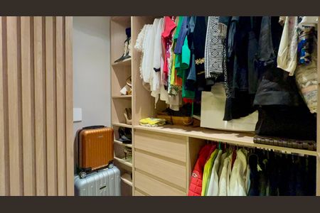 Apartamento à venda com 104m², 2 quartos e 2 vagas Apartamento à venda com 104m², 2 quartos e 2 vagasCloset