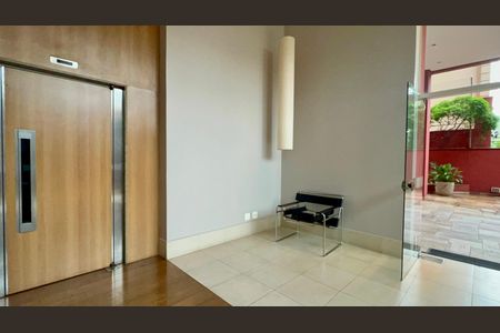 Apartamento à venda com 104m², 2 quartos e 2 vagas Apartamento à venda com 104m², 2 quartos e 2 vagasHall de entrada