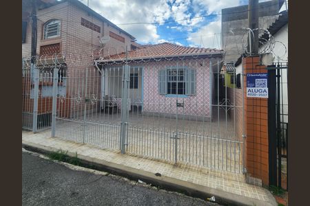 Casa para alugar com 140m², 2 quartos e 1 vaga Casa para alugar com 140m², 2 quartos e 1 vagaFachada