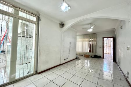 Casa à venda com 105m², 2 quartos e 1 vagaSala