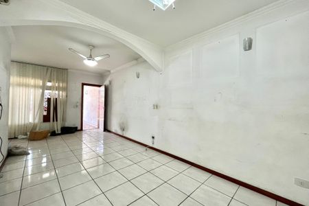 Casa à venda com 105m², 2 quartos e 1 vagaSala