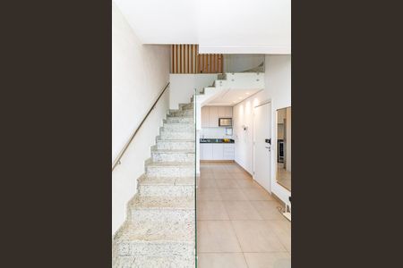 Apartamento à venda com 105m², 2 quartos e 3 vagasEscada