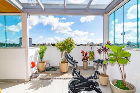 Apartamento à venda com 105m², 2 quartos e 3 vagasVaranda