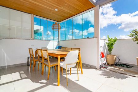 Apartamento à venda com 105m², 2 quartos e 3 vagasVaranda