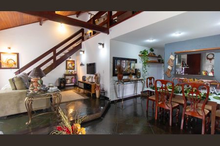 Casa para alugar com 3 quartos, 220m² em Serra Grande, Niterói