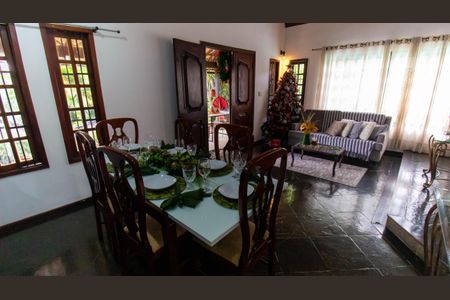 Casa para alugar com 3 quartos, 220m² em Serra Grande, Niterói