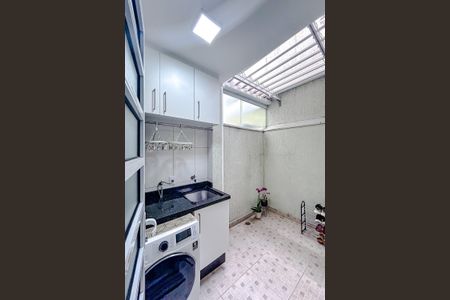 Casa de condomínio à venda com 68m², 3 quartos e 2 vagasÁrea de Serviço