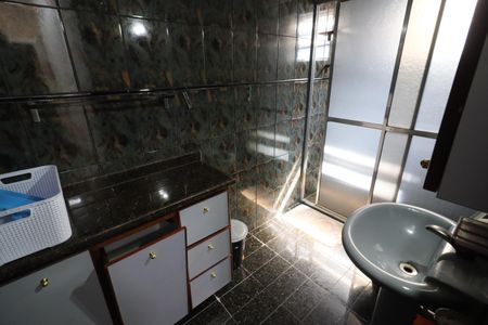 Casa à venda com 216m², 3 quartos e 2 vagasBanheiro 2