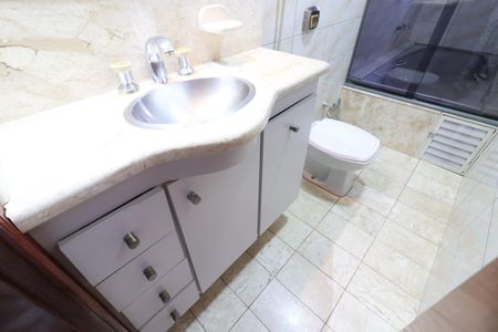 Banheiro da Suíte 1 de casa à venda com 3 quartos, 216m² em Veloso, Osasco