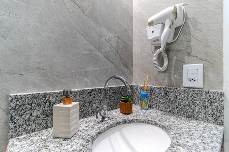 Banheiro de kitnet/studio à venda com 1 quarto, 24m² em Consolação, São Paulo