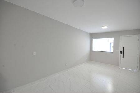 Casa para alugar com 104m², 3 quartos e 2 vagasSala