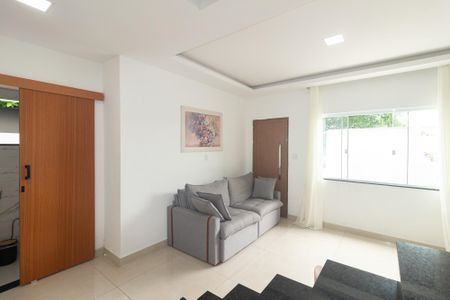 Casa de condomínio para alugar com 136m², 3 quartos e 2 vagasSala