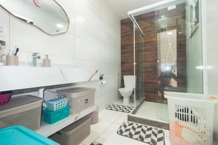 Casa de condomínio para alugar com 136m², 3 quartos e 2 vagasBanheiro da Suíte