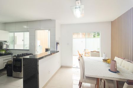 Casa de condomínio para alugar com 136m², 3 quartos e 2 vagasCozinha