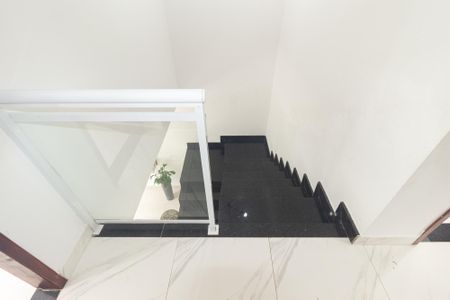 Casa de condomínio para alugar com 136m², 3 quartos e 2 vagasEscada