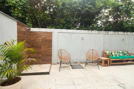 Casa de condomínio para alugar com 136m², 3 quartos e 2 vagasQuintal