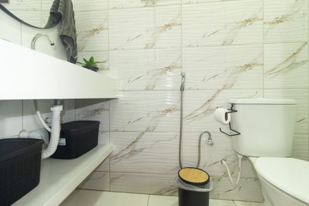 Casa de condomínio para alugar com 136m², 3 quartos e 2 vagasBanheiro Social 2