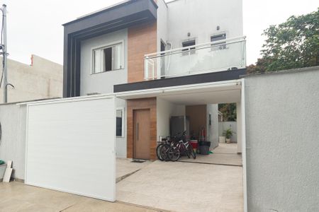 Casa de condomínio para alugar com 136m², 3 quartos e 2 vagasFachada