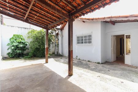 Casa à venda com 100m², 3 quartos e 2 vagasQuintal - Área de Serviço