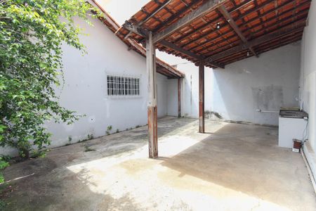 Casa à venda com 100m², 3 quartos e 2 vagasQuintal - Área de Serviço