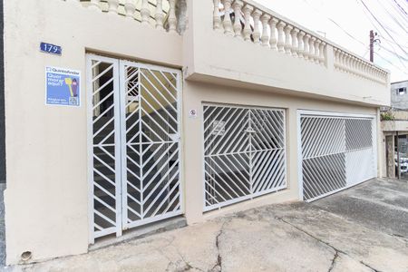 Casa à venda com 100m², 3 quartos e 2 vagasFachada