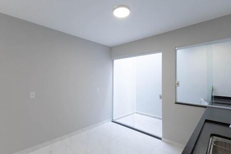 Casa para alugar com 102m², 3 quartos e 2 vagas Casa para alugar com 102m², 3 quartos e 2 vagasCozinha
