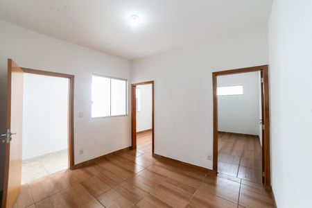 Sala de casa para alugar com 2 quartos, 80m² em Ipiranga, Belo Horizonte