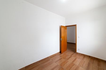 Quarto 1 de casa para alugar com 2 quartos, 80m² em Ipiranga, Belo Horizonte