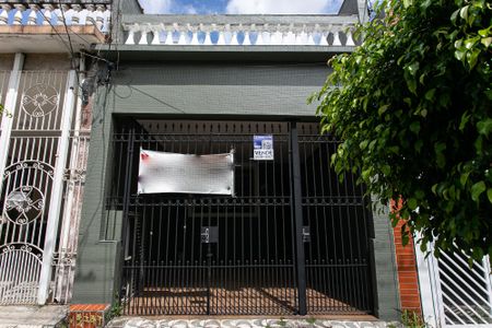 Casa à venda com 90m², 2 quartos e 2 vagas Casa à venda com 90m², 2 quartos e 2 vagasFachada