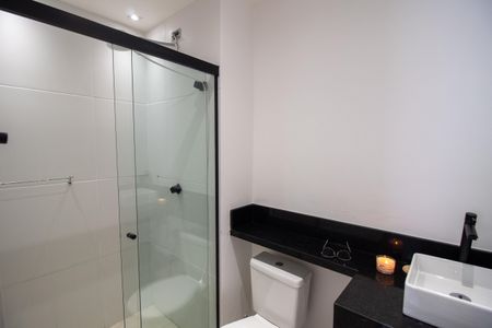 Banheiro de kitnet/studio para alugar com 1 quarto, 24m² em Vila Butantã, São Paulo